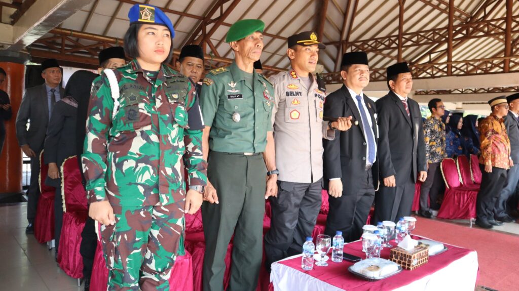 Kapolres Pandeglang Hadiri Peringatan Hari Sumpah Pemuda ke-95 6 WhatsApp Image 2023 10 30 at 10.10.13