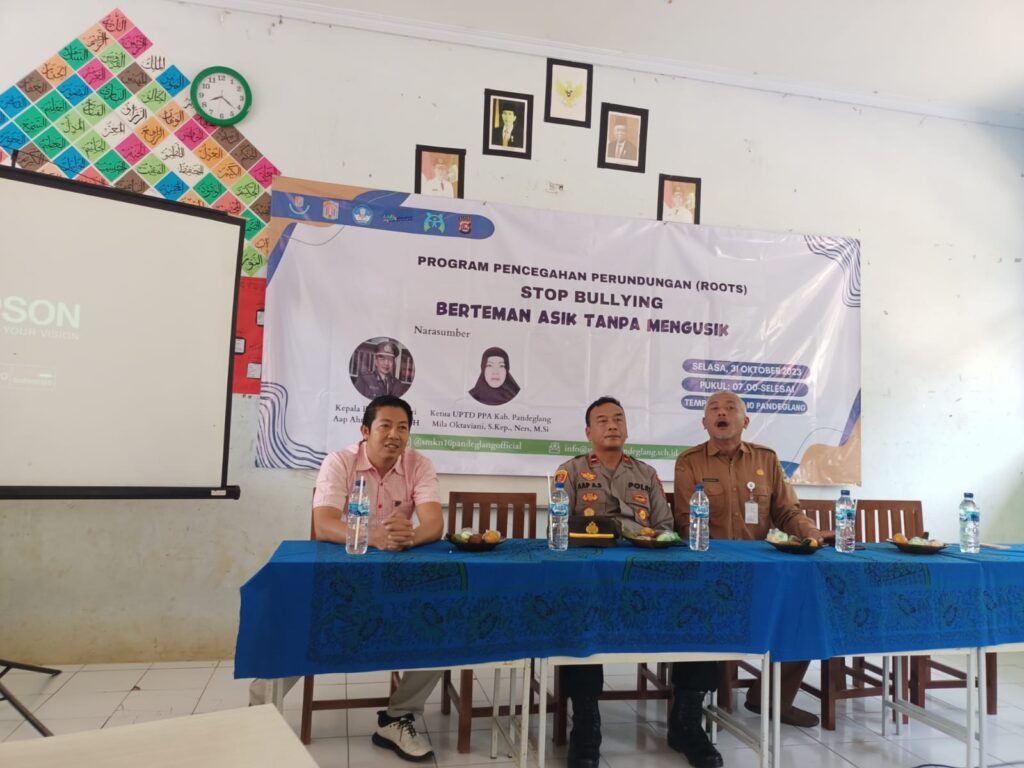 Polsek Pulosari Gelar Penyuluhan Pencegahan Bullying di SMKN 10 Pandeglang 10 WhatsApp Image 2023 10 31 at 11.03.43