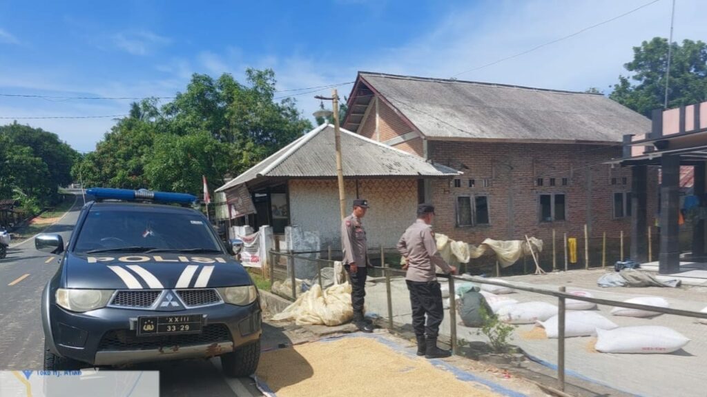 Polsek Cikeusik Giat Patroli KRYD untuk Meningkatkan Keamanan Wilayah 5 WhatsApp Image 2023 11 01 at 09.29.16