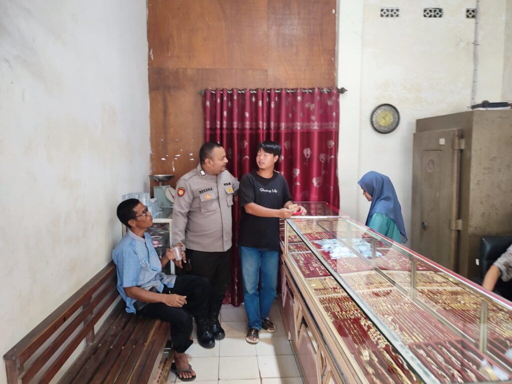 Polsek Cibaliung Pertebal Patroli Dan Sosialisasikan OPS Mantap Brata Pemilu 2023-2024 6 WhatsApp Image 2023 11 01 at 11.12.29