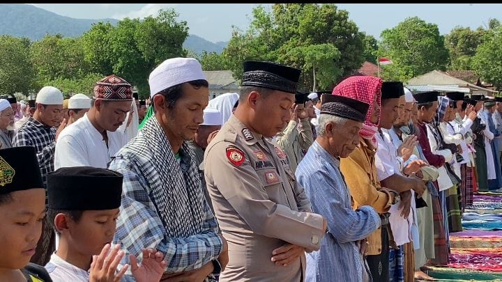 Polsek Sumur Ikuti Shalat Istisqa di Kecamatan Sumur 5 WhatsApp Image 2023 11 02 at 14.02.55