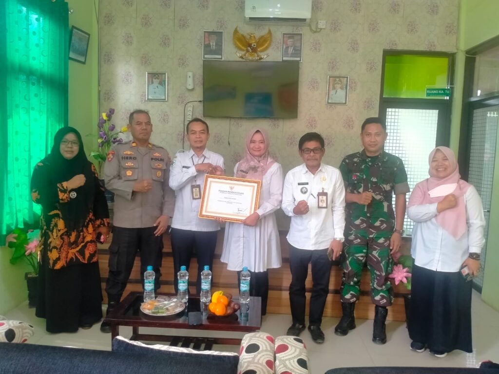 Kapolsek Menes Polres Pandeglang Hadiri Pisah Sambut Kepala Puskesmas Kecamatan Menes 8 WhatsApp Image 2023 11 02 at 17.29.45