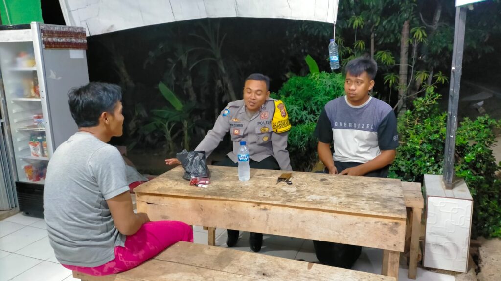 Bhabinkamtibmas Polsek Panimbang Terus Lakukan Sambang Dialogis untuk Ciptakan Keamanan dan Ketertiban Masyarakat 8 WhatsApp Image 2023 11 03 at 09.16.45