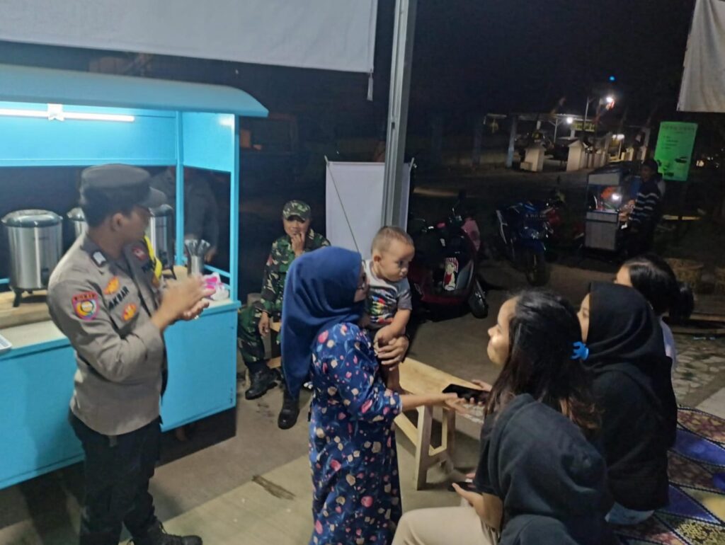 Polsek Bojong: Patroli Malam untuk Meningkatkan Keamanan dan Ketertiban Masyarakat 7 WhatsApp Image 2023 11 03 at 09.21.35