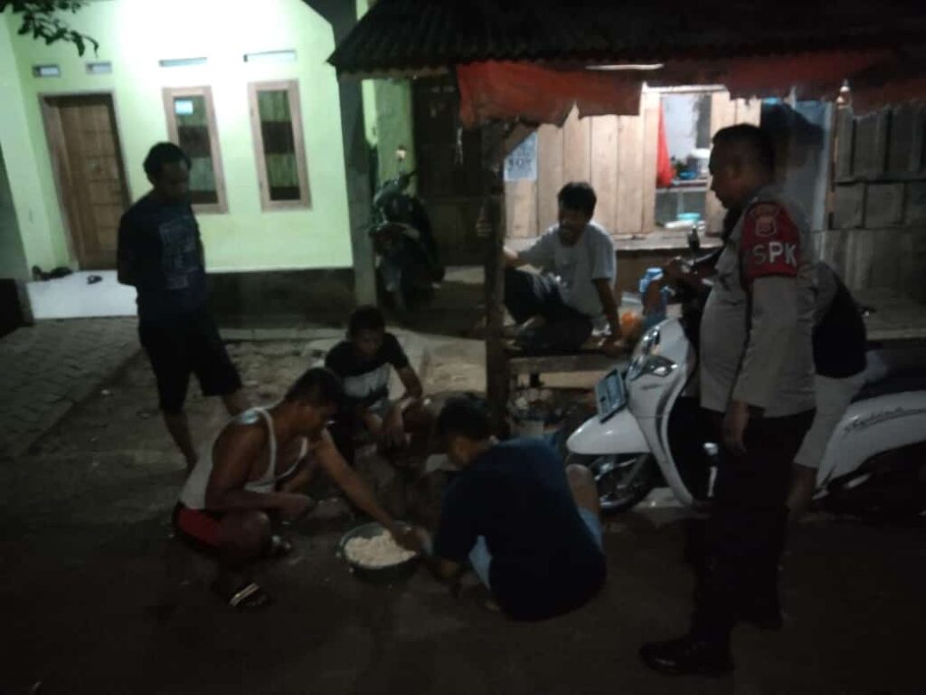 Patroli Polsek Menes untuk Mengantisipasi Aksi Balapan Liar di Jalan Raya Saketi - Labuan 8 WhatsApp Image 2023 11 03 at 09.40.07