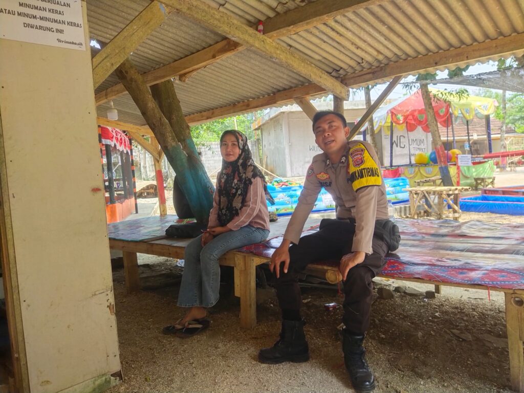 Bhabinkamtibmas Polsek Panimbang Terus Sambangi Warga di Desa Binaan 6 WhatsApp Image 2023 11 03 at 10.50.18