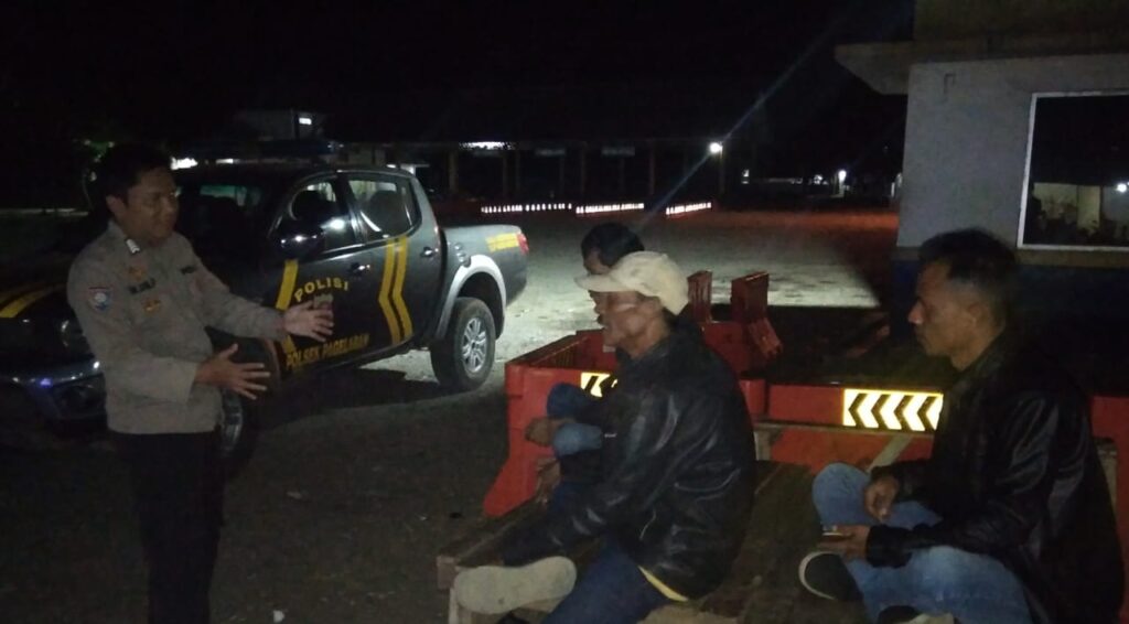 Patroli Malam Polsek Pagelaran untuk Ciptakan Kamtibmas yang Aman 4 WhatsApp Image 2023 11 03 at 21.02.15
