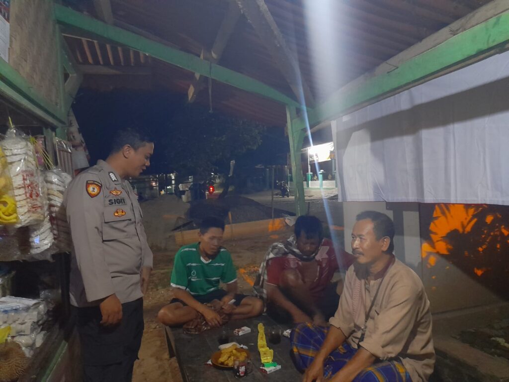 Polsek Bojong Lanjutkan Patroli Malam dalam Upaya Ciptakan Kamtibmas yang Aman 2 WhatsApp Image 2023 11 04 at 18.38.40