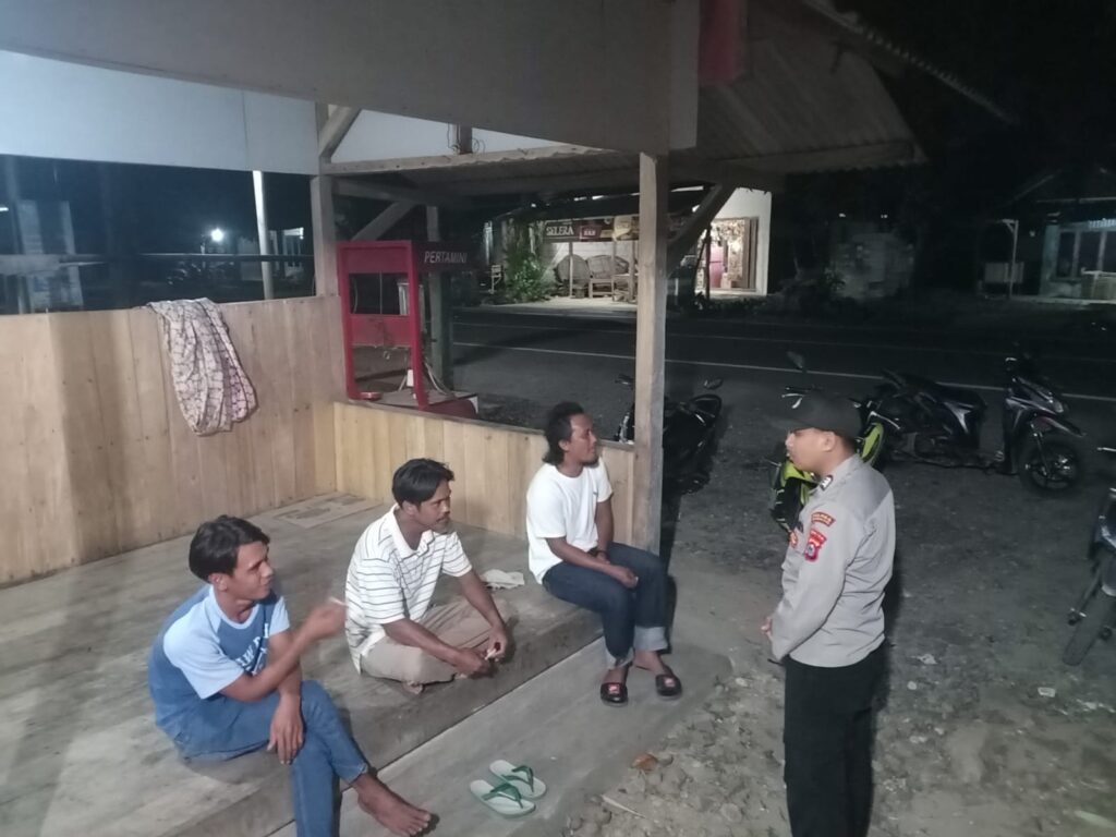 Polsek Sumur Lakukan Patroli Malam dalam Upaya Memelihara Kamtibmas di Wilayah Hukumnya 8 WhatsApp Image 2023 11 04 at 19.54.56