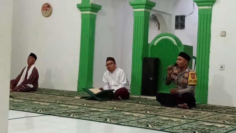 Bhabinkamtibmas Polsek Cikedal Hadiri Pengajian Mingguan di Mesjid At-Taubah 8 WhatsApp Image 2023 11 04 at 22.07.53