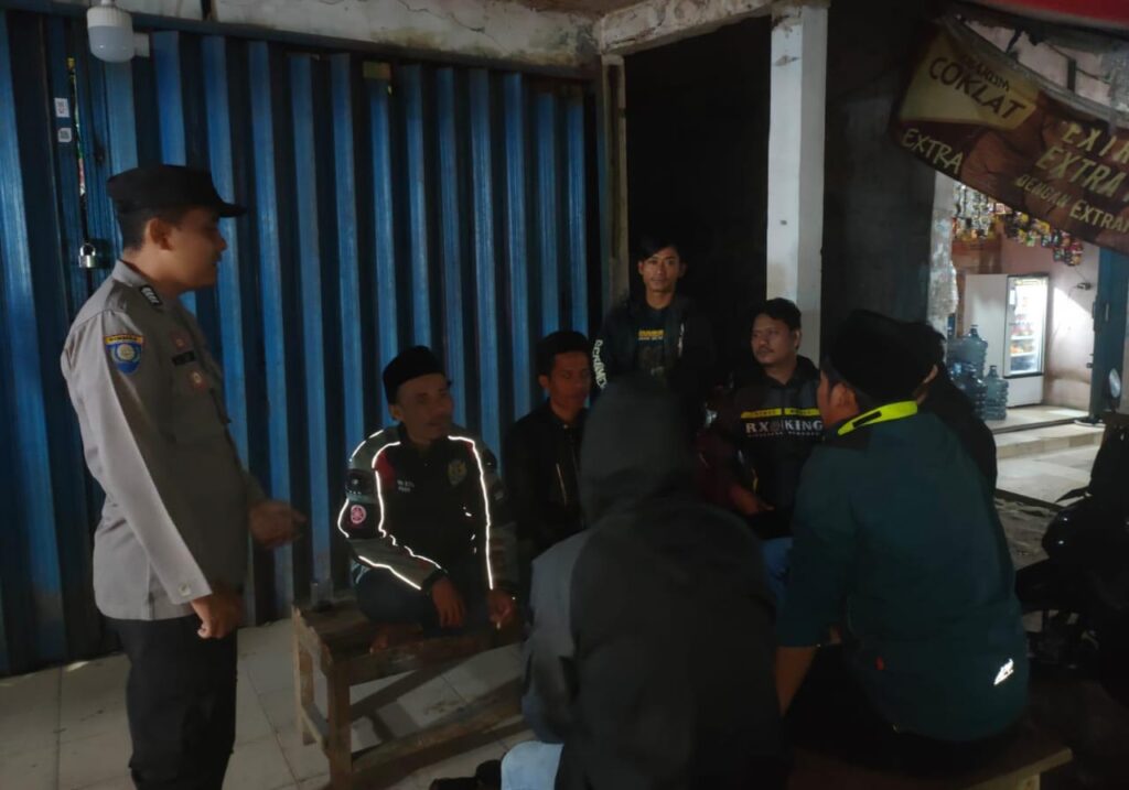 Polsek Bojong Gelar Patroli Malam untuk Meningkatkan Keamanan dan Ketertiban Masyarakat 2 WhatsApp Image 2023 11 05 at 11.05.13