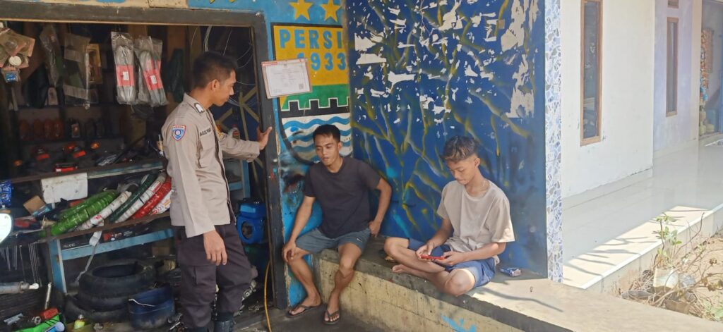 Bhabinkamtibmas Polsek Cimanggu Melaksanakan Sambang dan Dialogis untuk Wujudkan Kamtibmas yang Aman dan Kondusif 5 WhatsApp Image 2023 11 05 at 11.33.48