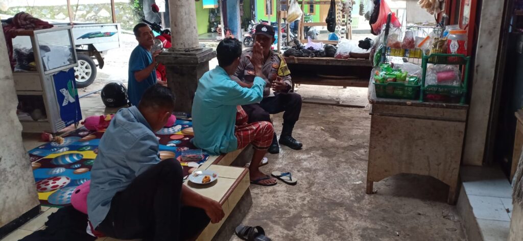 Bhabinkamtibmas Polsek Pandeglang Melakukan Sambang dan Silaturahmi kepada Warga di Kelurahan Pagerbatu 9 WhatsApp Image 2023 11 06 at 20.02.27