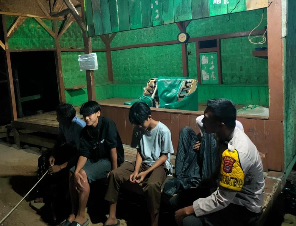 Polsek Bojong Gelar Patroli Malam untuk Meningkatkan Kamtibmas 9 WhatsApp Image 2023 11 07 at 18.31.01