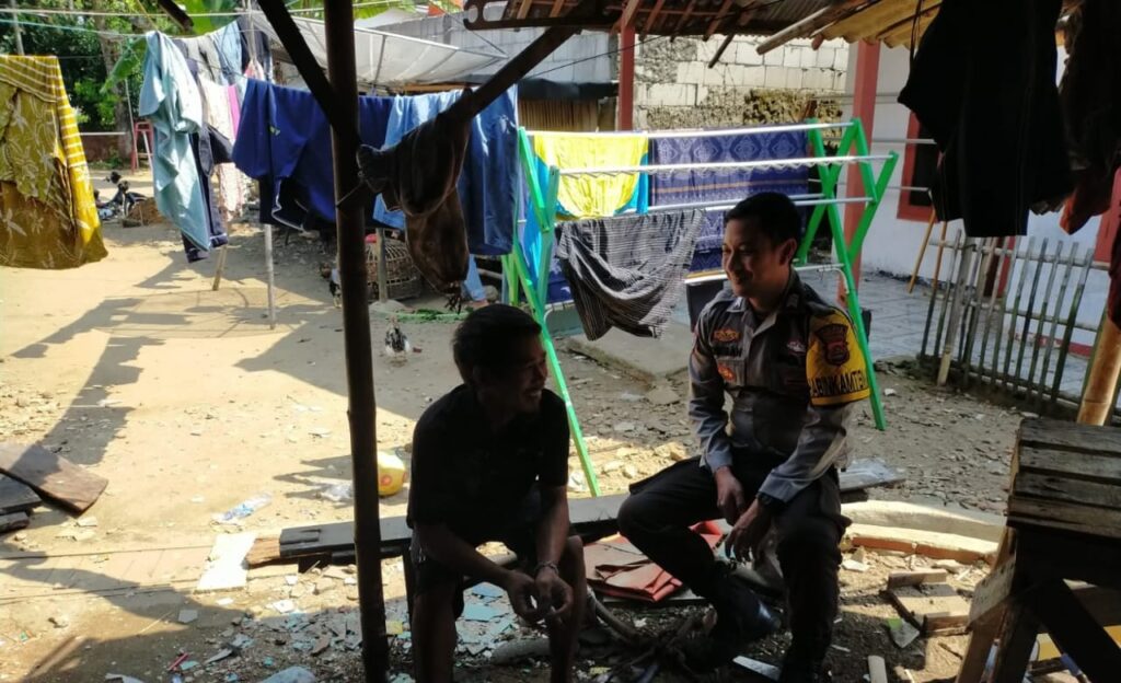 Bhabinkamtibmas Polsek Menes Membangun Kedekatan dengan Warga di Kecamatan Menes, Pandeglang 4 WhatsApp Image 2023 11 07 at 19.01.51