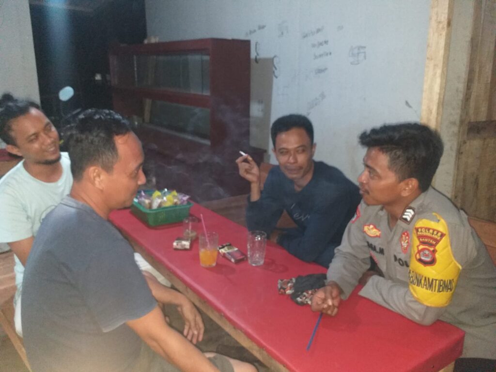 Polsek Saketi Gelar Patroli Malam untuk Mempertahankan Kamtibmas Wilayah 7 WhatsApp Image 2023 11 07 at 20.09.05