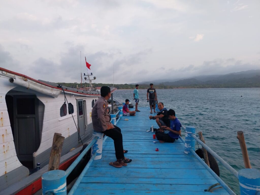 Polsek Sumur dan Pihak Terkait Gelar Patroli Perlindungan Perairan Ujung Kulon 8 WhatsApp Image 2023 11 07 at 20.31.06