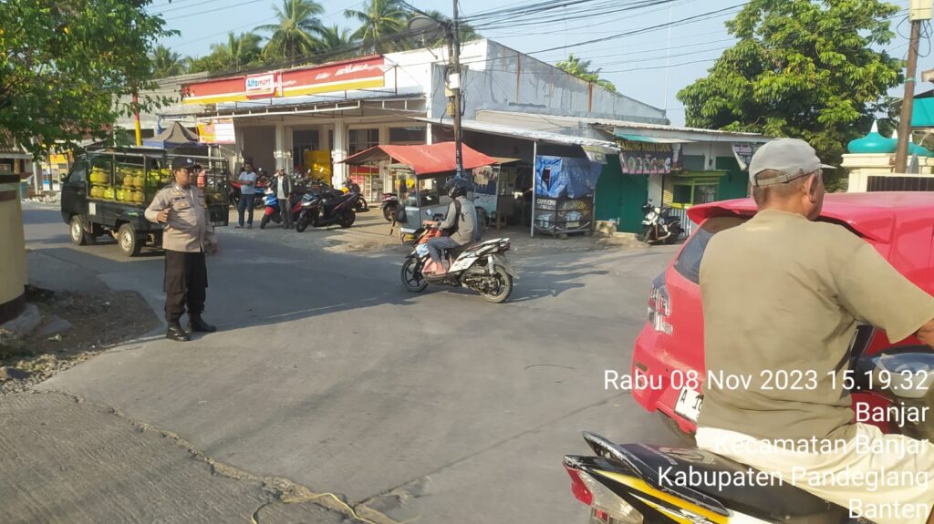 Polsek Banjar Berikan Pelayanan Strong Point Sore Kepada Masyarakat 7 WhatsApp Image 2023 11 08 at 20.01.05