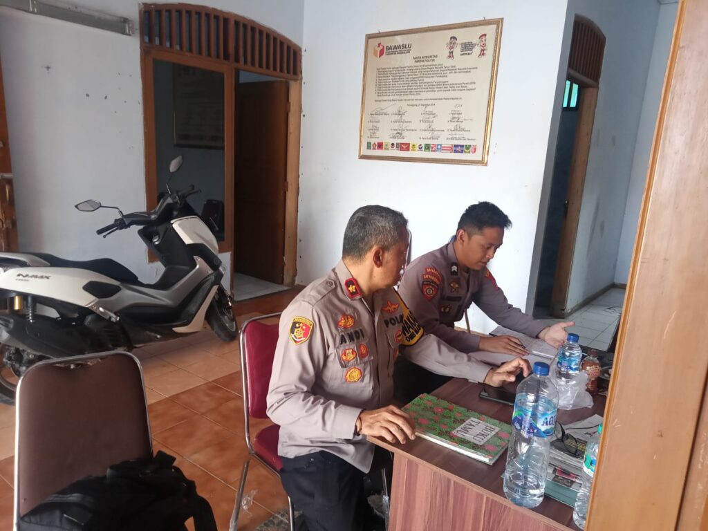 Polres Pandeglang Intensifkan Pengamanan Kantor Bawaslu 2 WhatsApp Image 2023 11 09 at 10.15.20