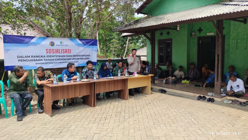 Polsek Cimanggu Dampingi BPN Kabupaten Pandeglang Sosialisasi Penguasaan Tanah Cadangan Umum Negara 5 WhatsApp Image 2023 11 10 at 14.35.24