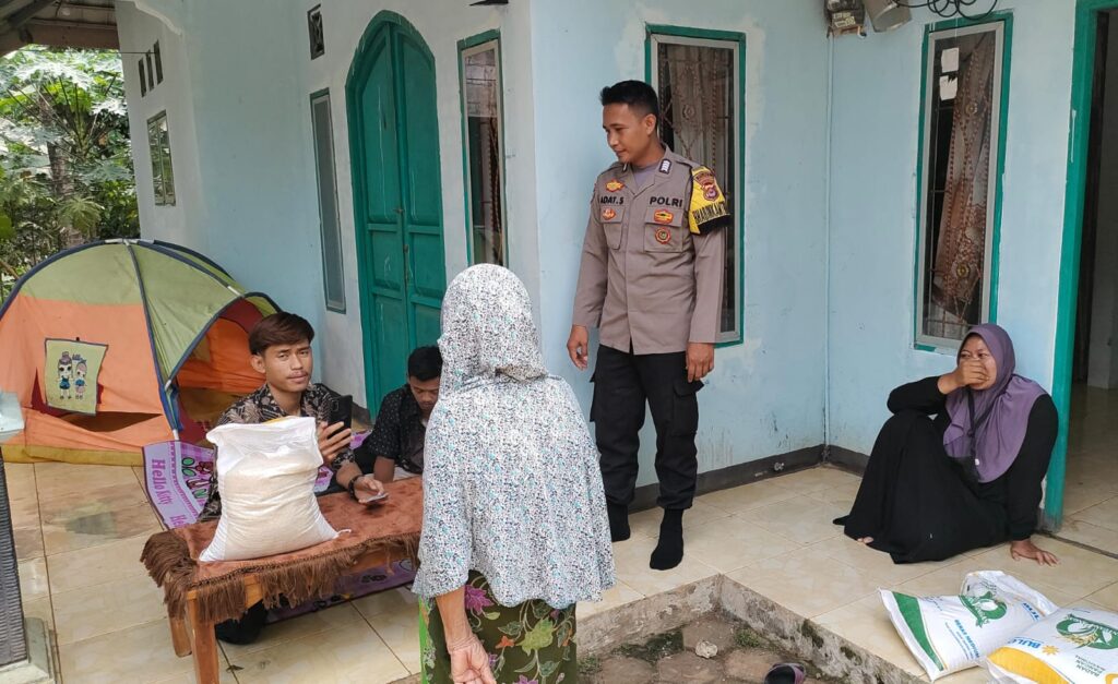 Bhabinkamtibmas Polsek Banjar Gelar Giat Sambang DDS di Kp. Pasirhaur, Kadubelang 6 WhatsApp Image 2023 11 10 at 19.11.06