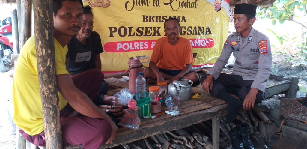 Kanit Binmas Polsek Angsana Polres Pandeglang Laksanakan Kegiatan "Jum'at Curhat" 5 WhatsApp Image 2023 11 10 at 19.19.28