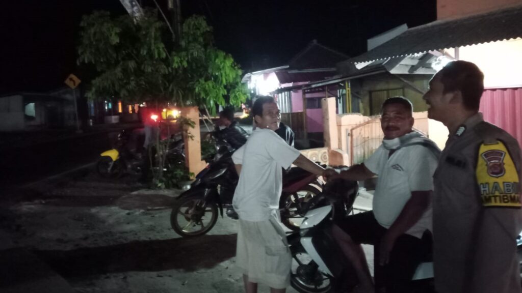 Polsek Cikedal Lakukan Patroli Rutin Malam Minggu untuk Antisipasi Kejahatan 7 WhatsApp Image 2023 11 12 at 04.49.57