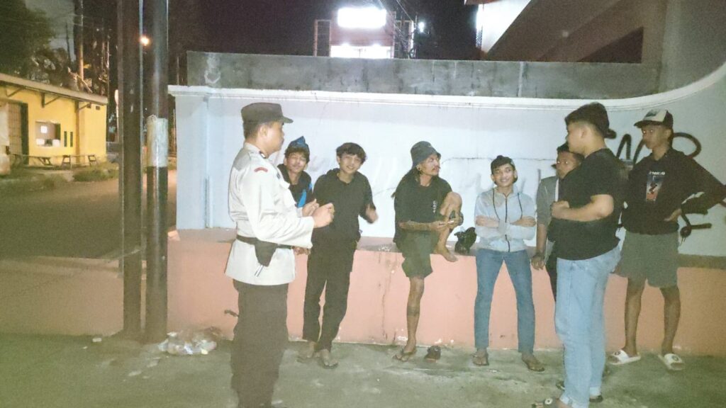 Polsek Pandeglang Gencar Lakukan Patroli dan Himbauan untuk Ciptakan Kamtibmas yang Aman 6 WhatsApp Image 2023 11 12 at 05.57.13