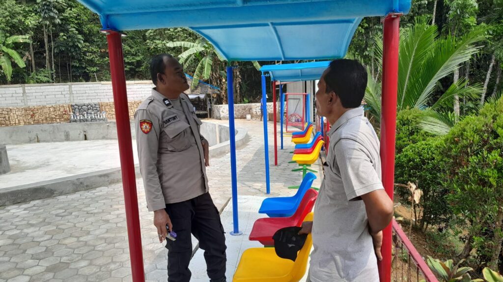 Polsek Menes Pantau Keamanan Objek Wisata Kolam Renang 9 WhatsApp Image 2023 11 12 at 13.17.22
