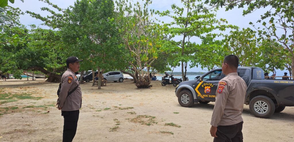 Polsek Sumur Ingatkan Pengunjung Wisata agar Selalu Berhati-hati dan Jaga Keamanan 7 WhatsApp Image 2023 11 12 at 20.04.45