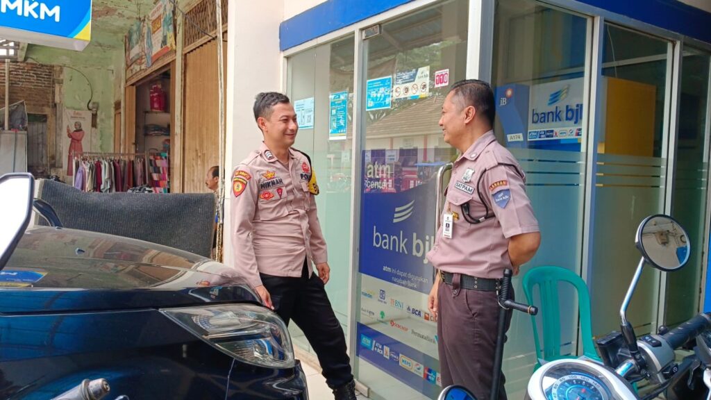 Polsek Menes Gencar Lakukan Patroli Siang Hari, Fokus Ke Area Perbankan dan Mesin ATM untuk Antisipasi Kejahatan Konvensional 6 WhatsApp Image 2023 11 13 at 10.26.51 1