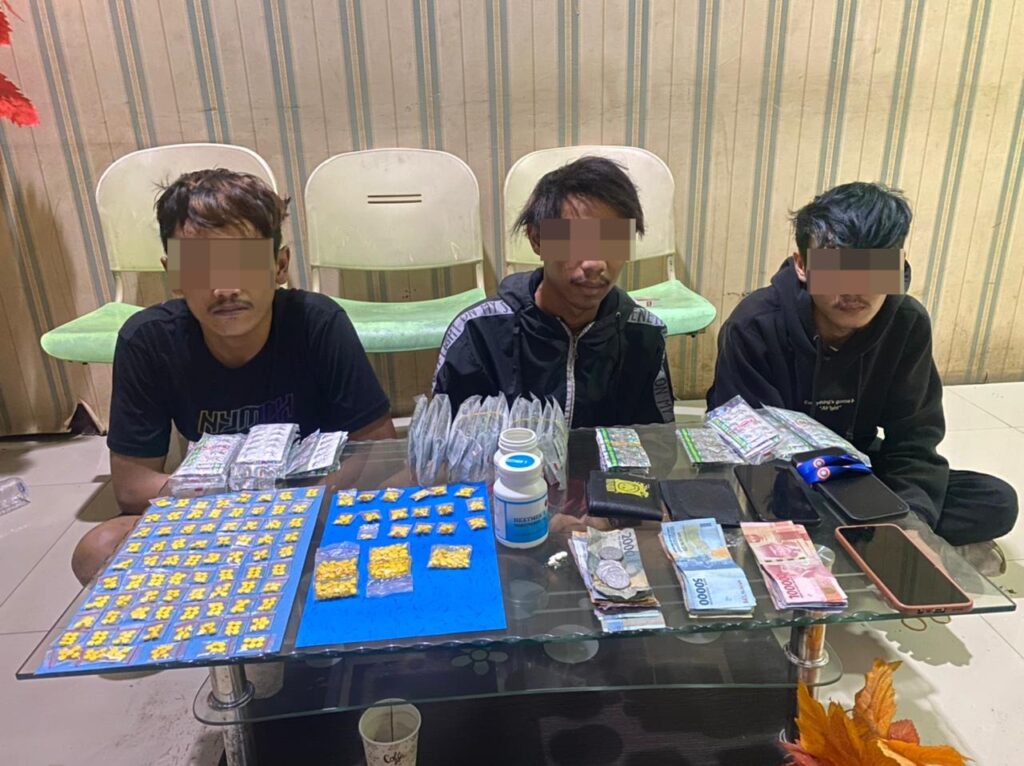 Satres Narkoba Polres Pandeglang Berhasil Menangkap Tiga Pemuda Pelaku Penyalahgunaan Narkotika dan Obat-obatan Terlarang 7 WhatsApp Image 2023 12 04 at 10.13.26
