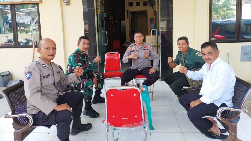 Kapolsek Picung Polres Pandeglang Gelar Rapat Koordinasi Menjelang Pengamanan Kampanye Pemilu 2024 4 WhatsApp Image 2023 12 06 at 10.43.50