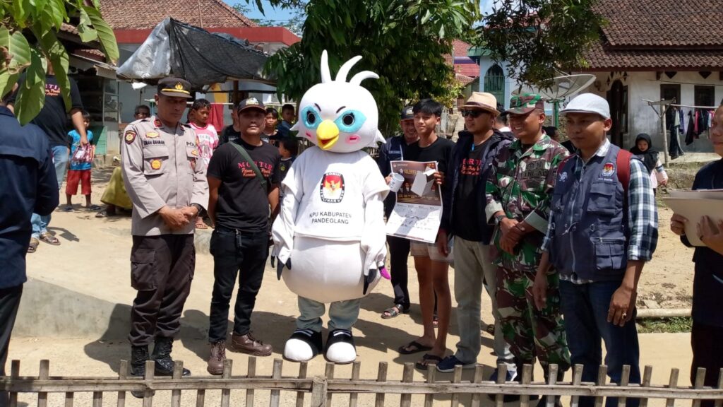 KPU Pandeglang Gelar Grebeg Lembur, Kapolsek Angsana Berikan Dukungan Penuh 10 WhatsApp Image 2023 12 21 at 17.24.46