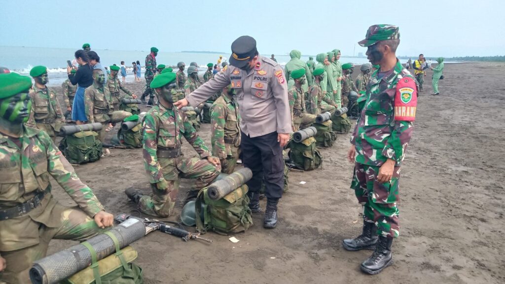 Kapolsek Pagelaran Hadiri Upacara Tradisi Pembaretan Dikjurta If Abit Dikmata TNI AD 8 WhatsApp Image 2023 12 25 at 00.26.44