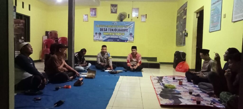 Bhabinkamtibmas Polsek Pulosari Sosialisasikan Pentingnya Menjaga Kedamaian Jelang Pemilu 2024 5 WhatsApp Image 2023 12 25 at 08.28.38