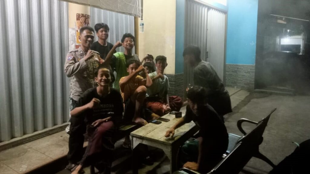 Patroli Malam Polsek Pulosari Tingkatkan Antisipasi Gangguan Kamtibmas di Operasi Lilin Maung 2023 3 WhatsApp Image 2023 12 26 at 10.01.24