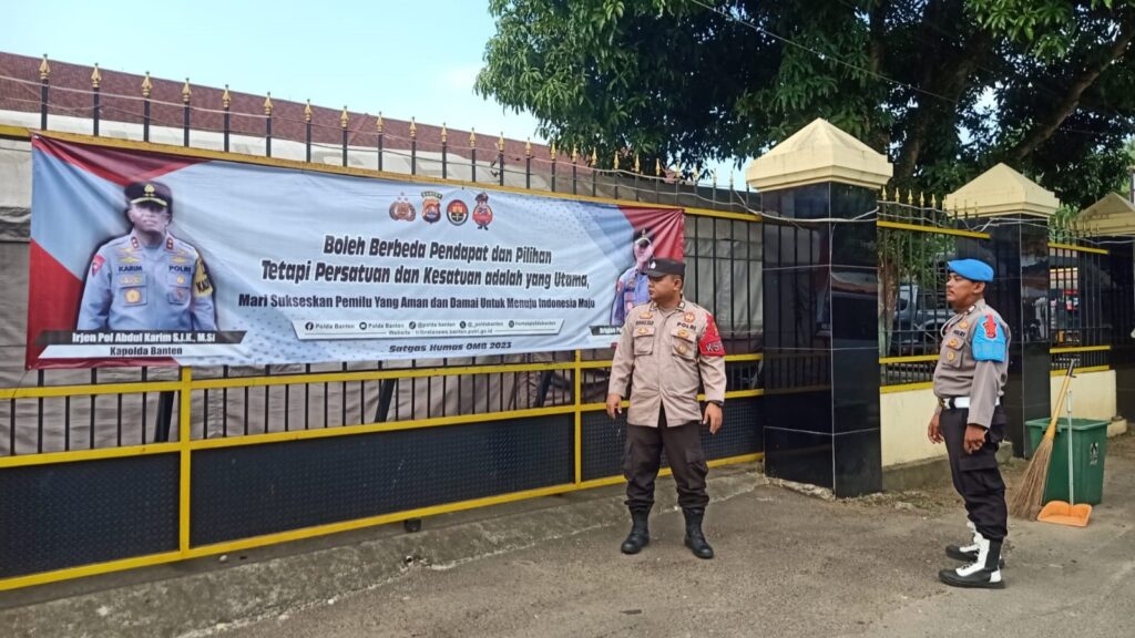 Polres Pandeglang Lakukan Patroli Lingkungan Mako 6 WhatsApp Image 2023 12 28 at 13.08.56