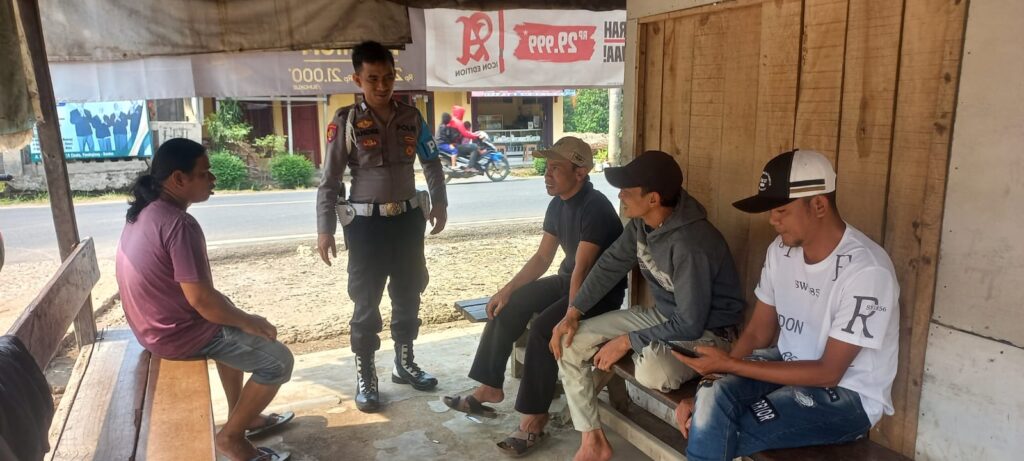 Polsek Saketi Terus Lakukan Sambang Warga untuk Jaga Kamtibmas 9 WhatsApp Image 2023 12 29 at 14.59.23