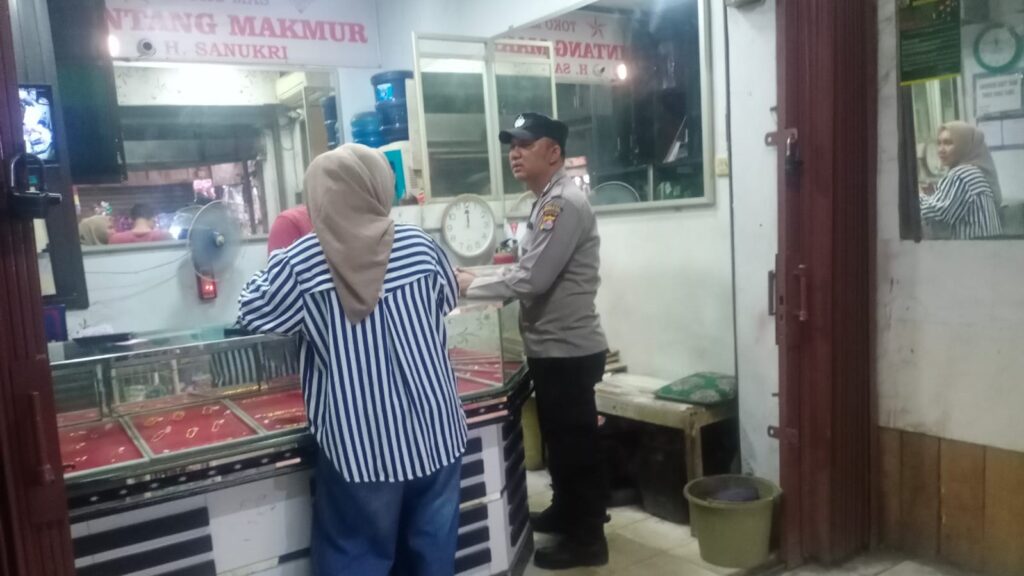 Polsek Picung Gelar Patroli Intensif dan Imbau Warga Waspada Terhadap Kejahatan dan Penipuan 5 WhatsApp Image 2023 12 30 at 18.38.08