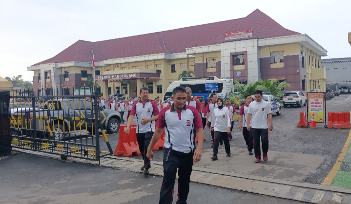 Polres Pandeglang Gelar Olahraga Rutin Bersama untuk Meningkatkan Kebugaran Personil 1 IMG 20240426 075332