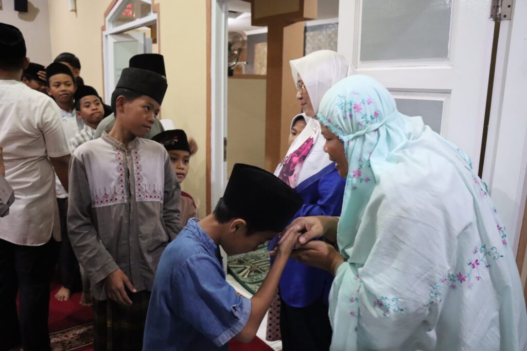 Polres Pandeglang Menggelar Kegiatan Santunan Anak Yatim 8 WhatsApp Image 2024 04 01 at 7.28.23 PM scaled