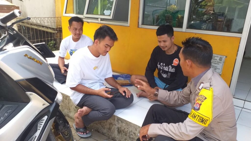 Polsek Carita Melaksanakan Patroli Siang untuk Tingkatkan Kamtibmas 9 WhatsApp Image 2024 04 02 at 11.48.04 AM