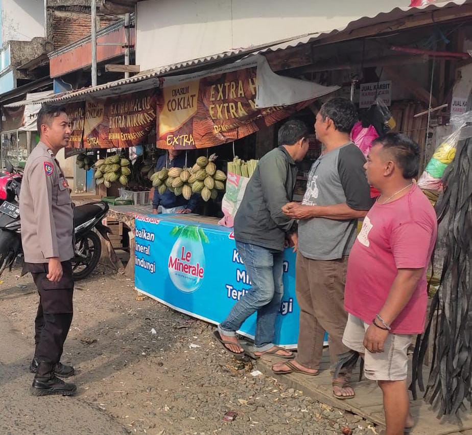 Polsek Cibaliung Terus Menjalin Kedekatan dengan Warga Melalui Sambang Door to Door 4 WhatsApp Image 2024 04 02 at 2.58.27 PM