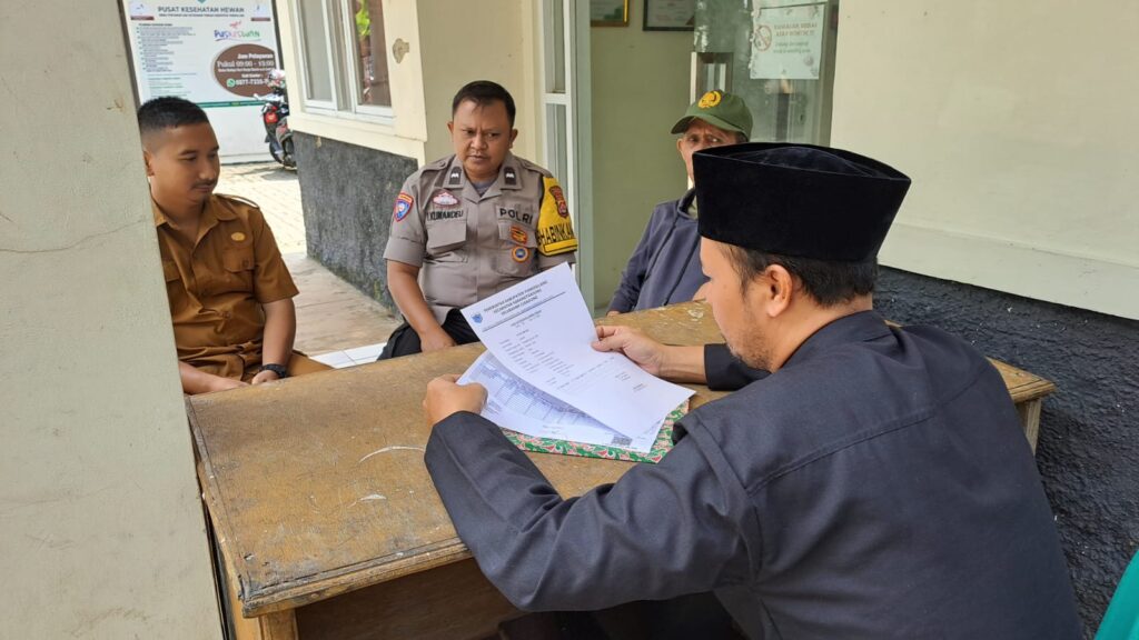 Bhabinkamtibmas Polsek Cadasari Terus Berupaya Dekat dengan Warga Desa Binaan 10 WhatsApp Image 2024 04 02 at 2.58.39 AM