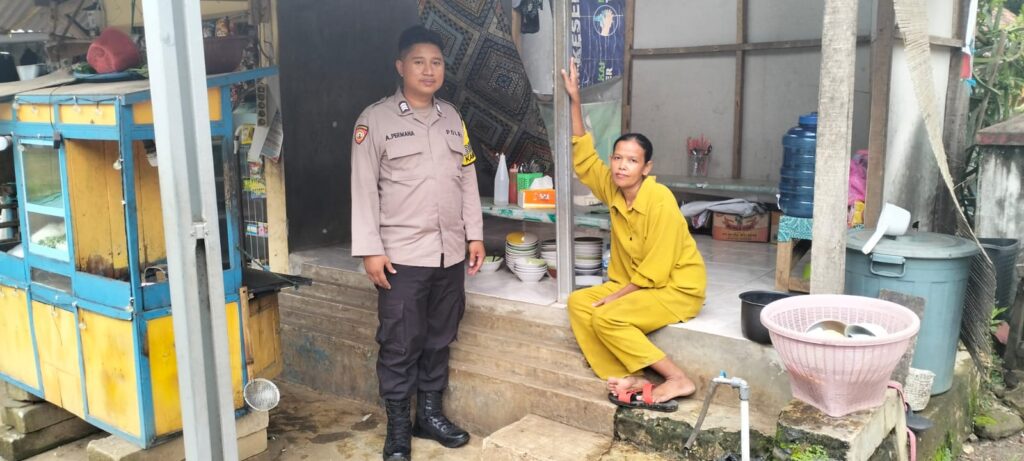 Bhabinkamtibmas Polsek Cadasari Aktif Sambangi Warga Desa Sukajaya 1 WhatsApp Image 2024 04 02 at 3.05.51 AM