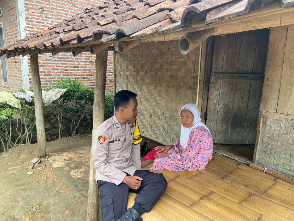 Polsek Munjul: Brigadir Arie Nur Berupaya Menjaga Situasi Kamtibmas Tetap Kondusif 2 WhatsApp Image 2024 04 03 at 03.46.07