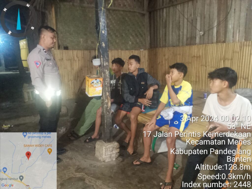 Polsek Menes Polres Pandeglang: Mempererat Silaturahmi dan Himbauan Kamtibmas untuk Situasi Aman 8 WhatsApp Image 2024 04 03 at 12.29.24