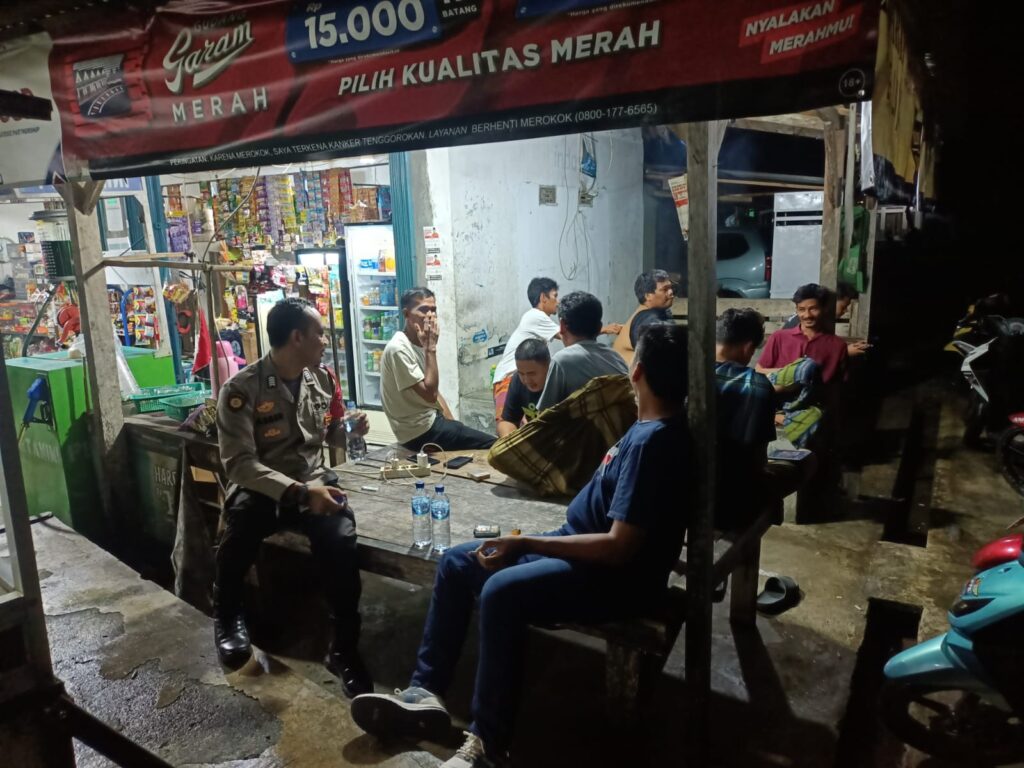 Polsek Cikeusik Menggelar Patroli Kegiatan Rutin yang Ditingkatkan untuk Menjaga Keamanan dan Ketertiban Wilayah 4 WhatsApp Image 2024 04 04 at 04.26.15