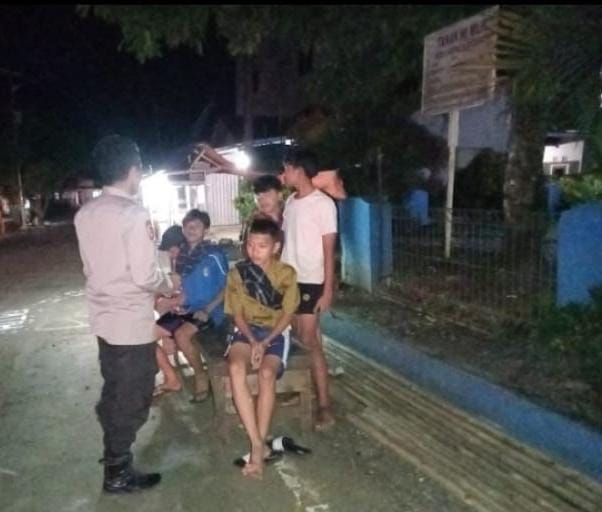Polsek Cigeulis Gelar Patroli KRYD untuk Menjaga Ketertiban dan Keamanan Wilayah 5 WhatsApp Image 2024 04 04 at 08.48.41